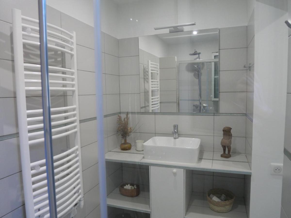 Villa Batisse En Pierre XVII Siecle 115 M² Avec Terrasse Ambares-et-Lagrave Exterior foto